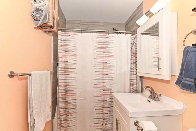 N90W16702 Pershing AVENUE, Menomonee Falls, WI 53051