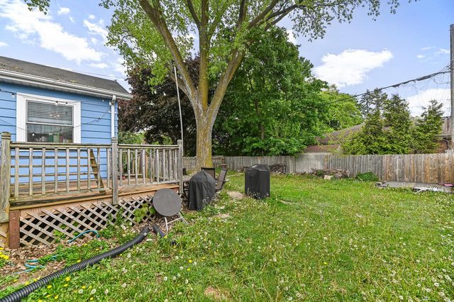 N90W16702 Pershing AVENUE, Menomonee Falls, WI 53051
