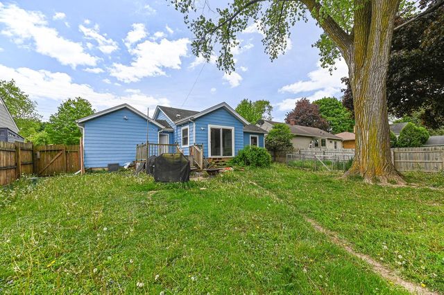 N90W16702 Pershing AVENUE, Menomonee Falls, WI 53051