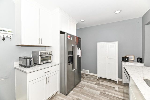 N90W16702 Pershing AVENUE, Menomonee Falls, WI 53051