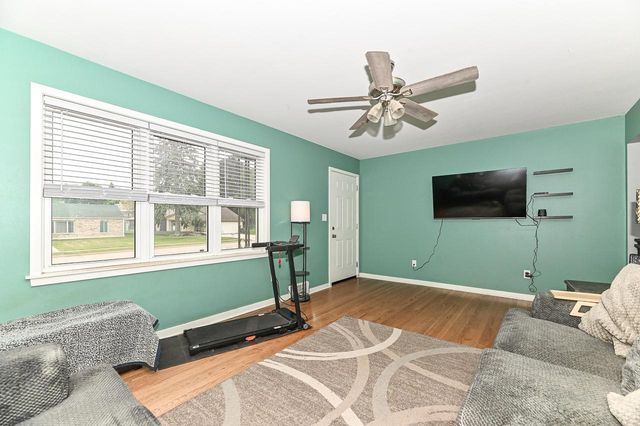 N90W16702 Pershing AVENUE, Menomonee Falls, WI 53051