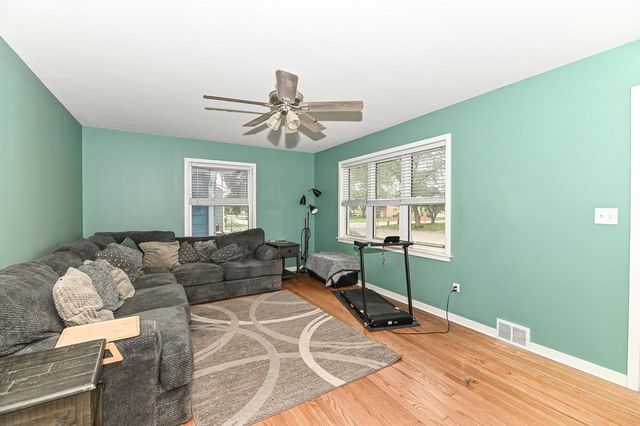 N90W16702 Pershing AVENUE, Menomonee Falls, WI 53051