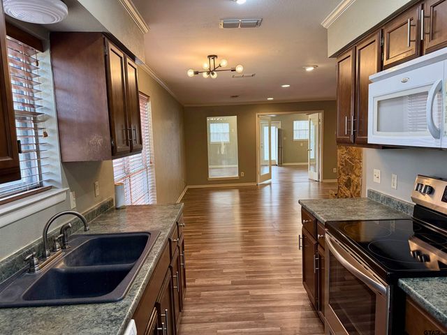 1152 Fairway Dr. West, Hideaway, TX 75771