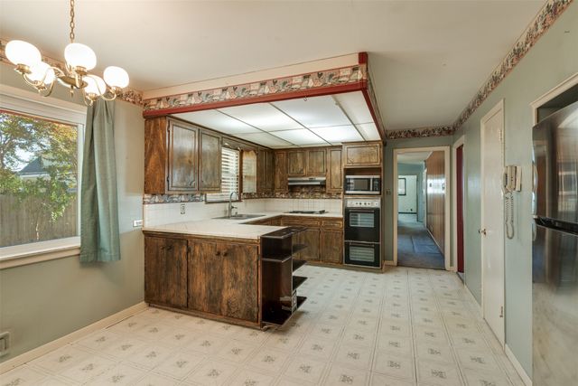 501 S Hilltop Street, Burkburnett, TX 76354