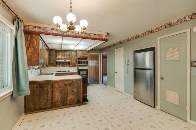 501 S Hilltop Street, Burkburnett, TX 76354