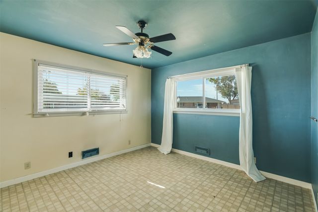 501 S Hilltop Street, Burkburnett, TX 76354