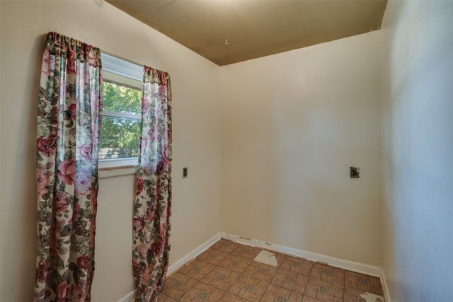 501 S Hilltop Street, Burkburnett, TX 76354