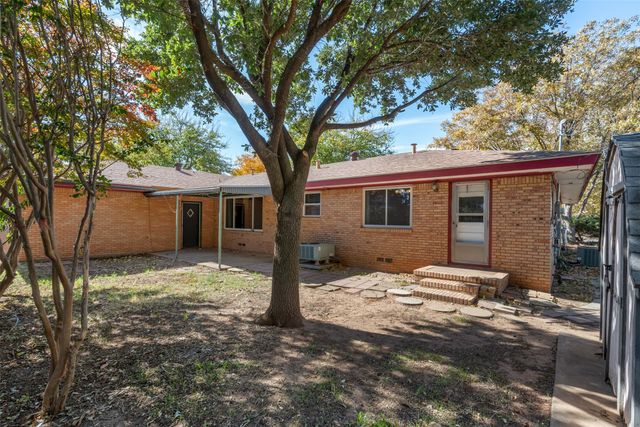 501 S Hilltop Street, Burkburnett, TX 76354