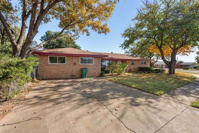 501 S Hilltop Street, Burkburnett, TX 76354