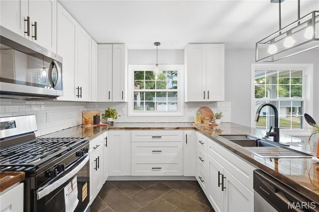 12285 Wensley Road, Florissant, MO 63033