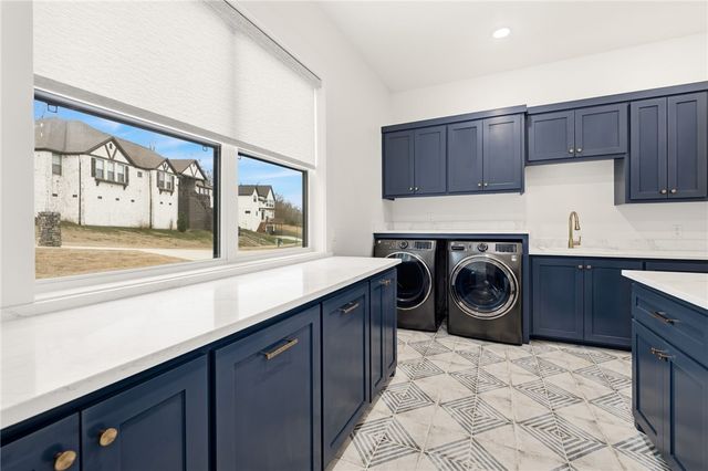 480 Ozark View Drive, Fayetteville, AR 72703