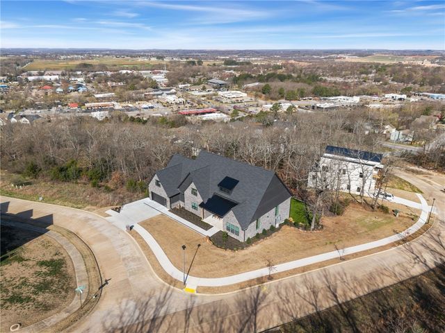 480 Ozark View Drive, Fayetteville, AR 72703