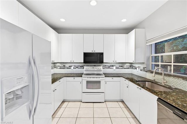 3258 Tamara DR 2, Naples, FL 34109
