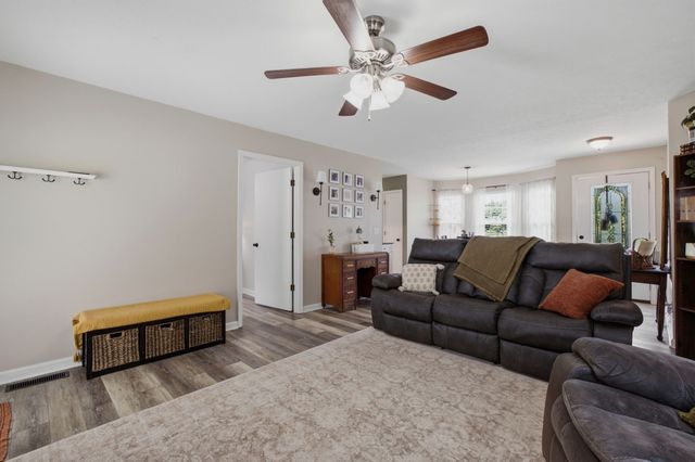 1024 Lynndale Dr, Castalian Springs, TN 37031