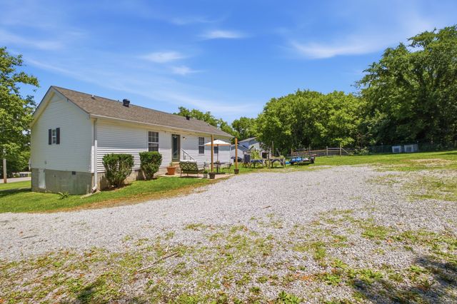 1024 Lynndale Dr, Castalian Springs, TN 37031