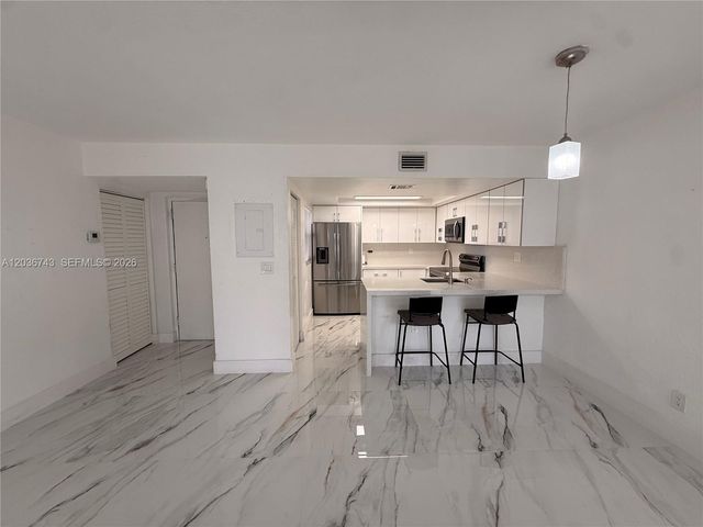 10875 NW 7th St 11-36, Miami, FL 33172