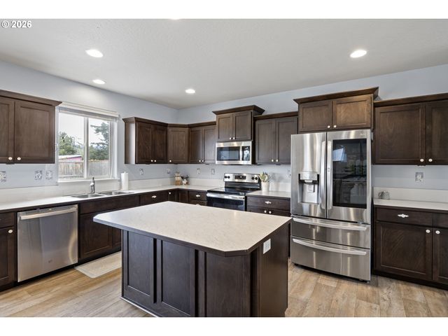 5290 SQUIRREL St, Springfield, OR 97478