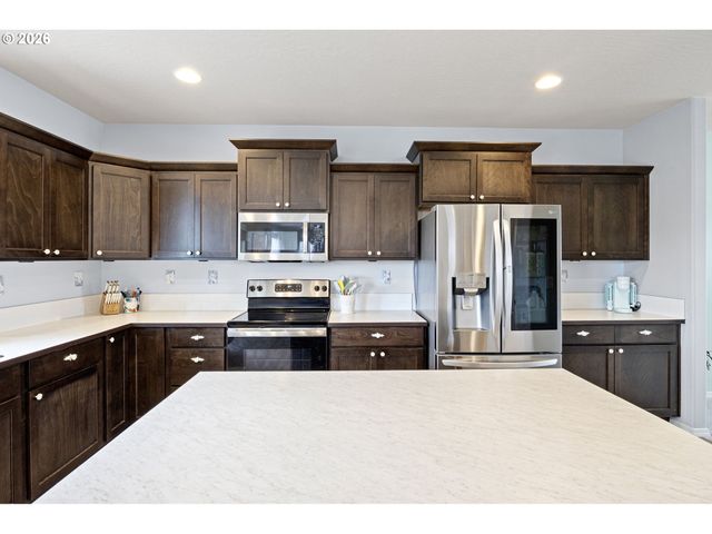 5290 SQUIRREL St, Springfield, OR 97478