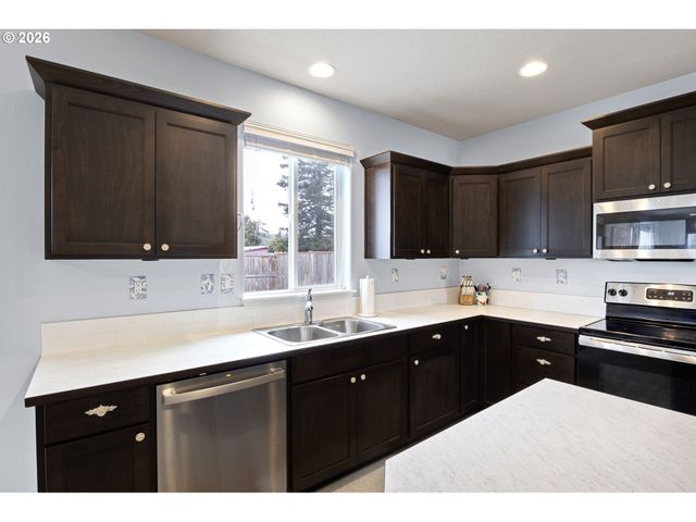 5290 SQUIRREL St, Springfield, OR 97478