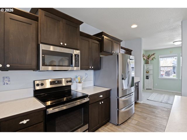 5290 SQUIRREL St, Springfield, OR 97478