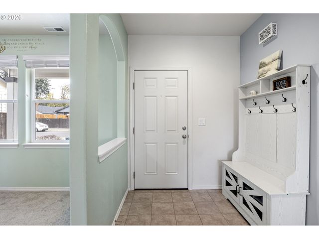 5290 SQUIRREL St, Springfield, OR 97478