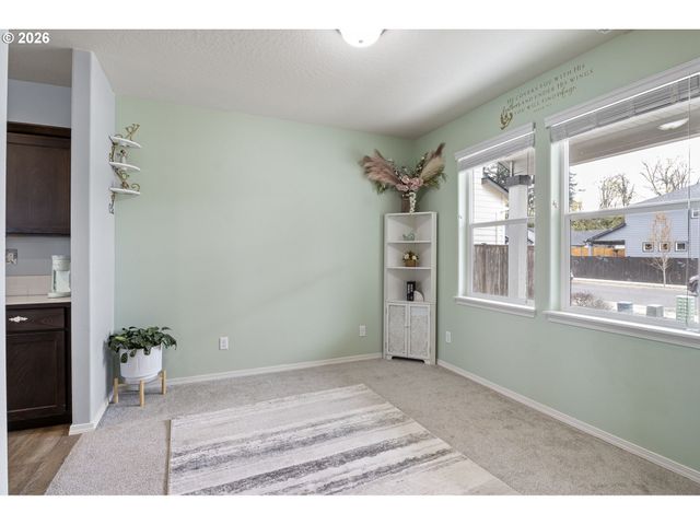 5290 SQUIRREL St, Springfield, OR 97478