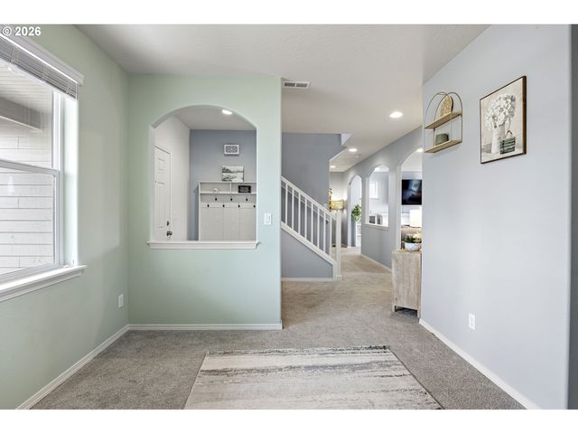 5290 SQUIRREL St, Springfield, OR 97478