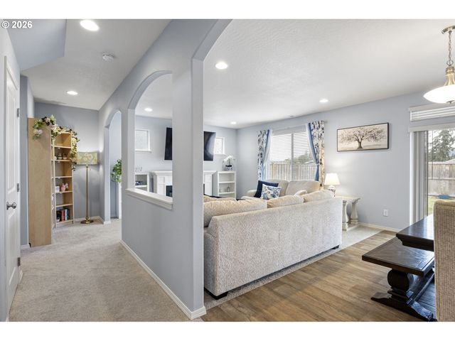 5290 SQUIRREL St, Springfield, OR 97478