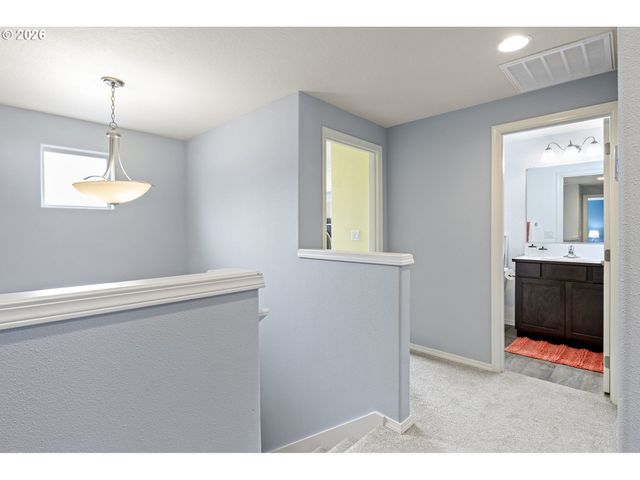 5290 SQUIRREL St, Springfield, OR 97478