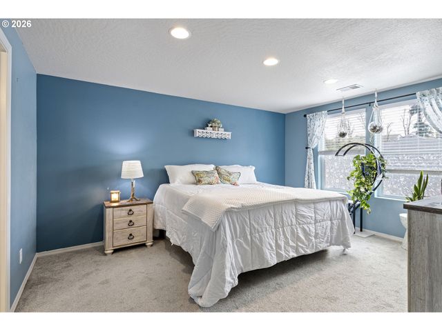 5290 SQUIRREL St, Springfield, OR 97478