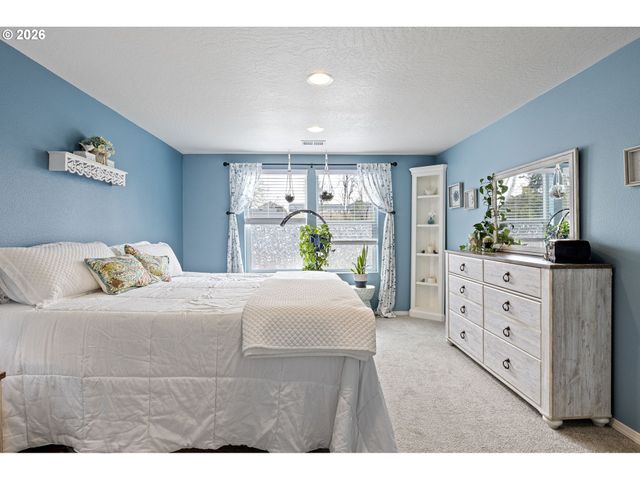 5290 SQUIRREL St, Springfield, OR 97478