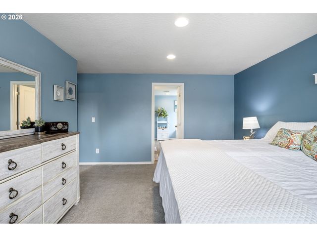 5290 SQUIRREL St, Springfield, OR 97478