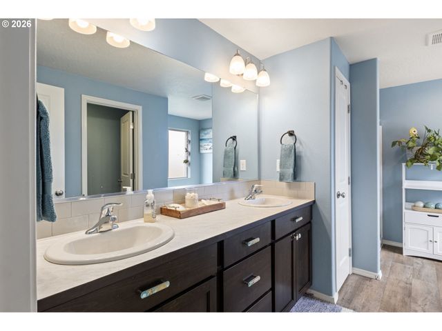 5290 SQUIRREL St, Springfield, OR 97478