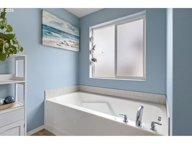 5290 SQUIRREL St, Springfield, OR 97478