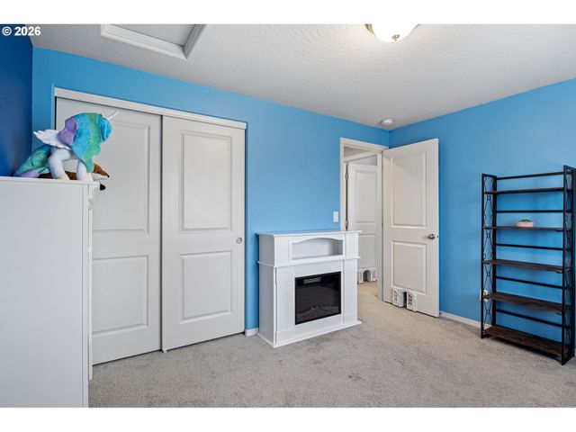 5290 SQUIRREL St, Springfield, OR 97478