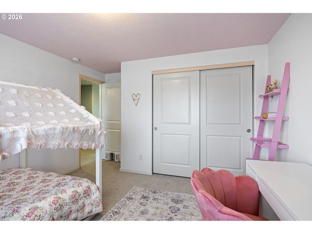 5290 SQUIRREL St, Springfield, OR 97478