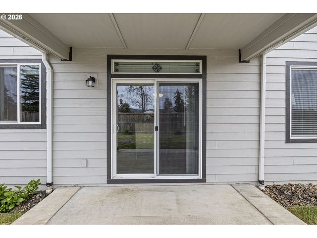 5290 SQUIRREL St, Springfield, OR 97478