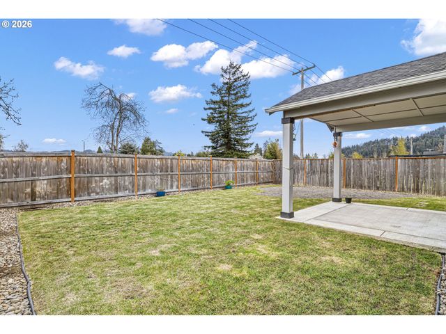 5290 SQUIRREL St, Springfield, OR 97478