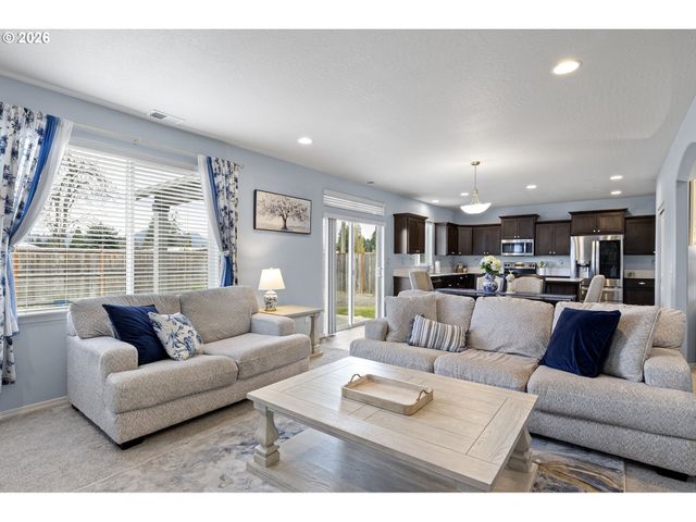 5290 SQUIRREL St, Springfield, OR 97478