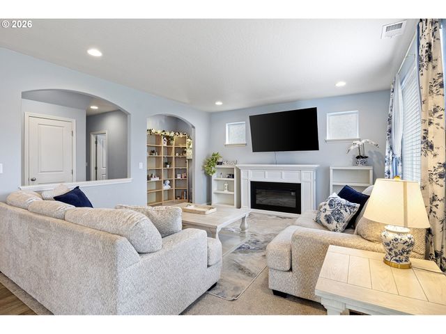 5290 SQUIRREL St, Springfield, OR 97478