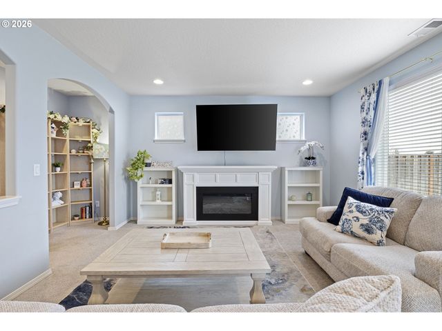 5290 SQUIRREL St, Springfield, OR 97478