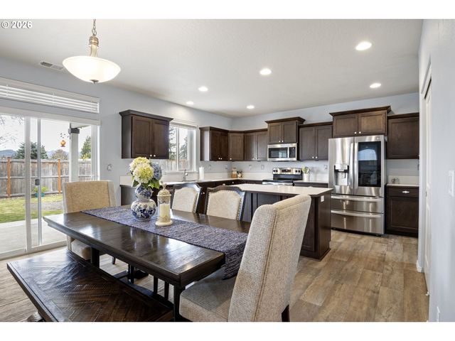 5290 SQUIRREL St, Springfield, OR 97478