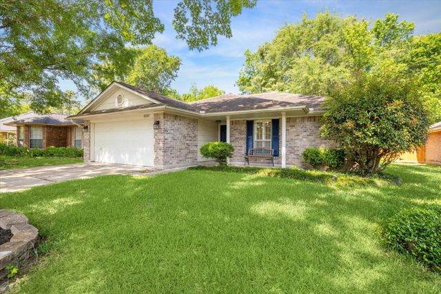 2227 Friarwood Trail, Kingwood, TX 77339