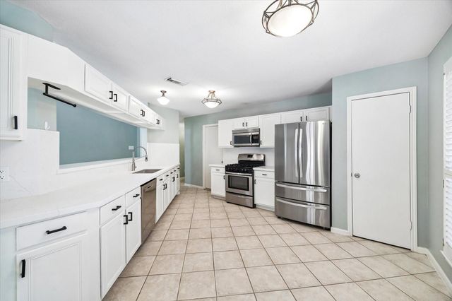 2227 Friarwood Trail, Kingwood, TX 77339