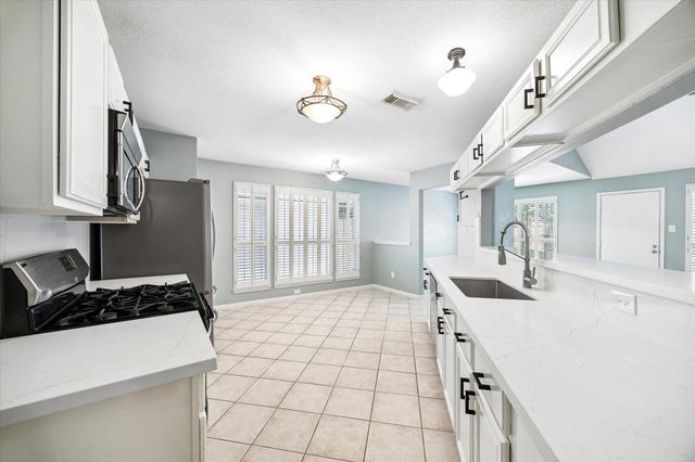 2227 Friarwood Trail, Kingwood, TX 77339