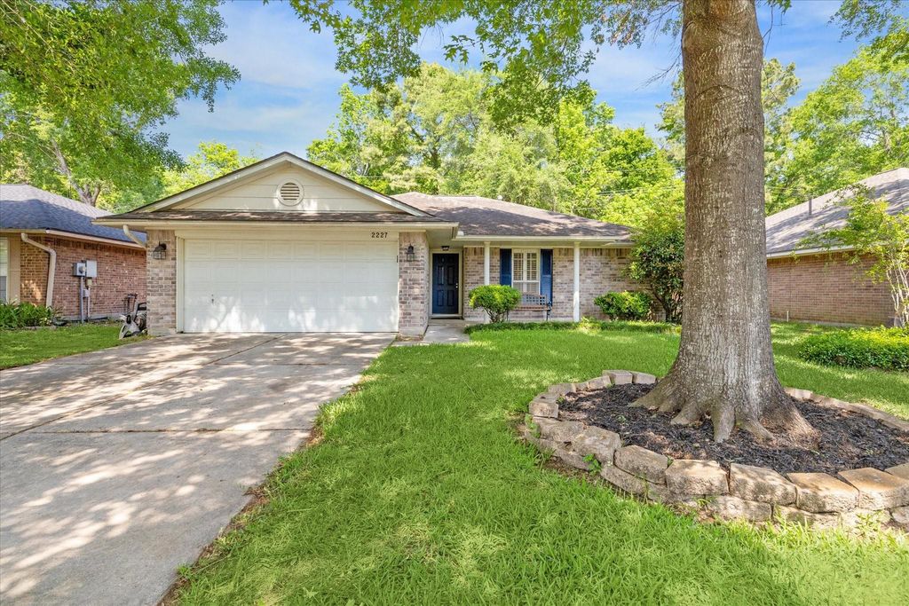 2227 Friarwood Trail, Kingwood, TX 77339