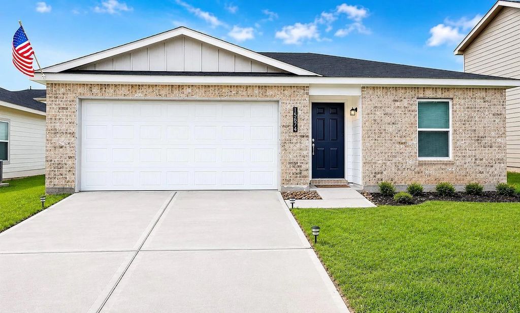 15674 Briar Forest Drive, Conroe, TX 77306