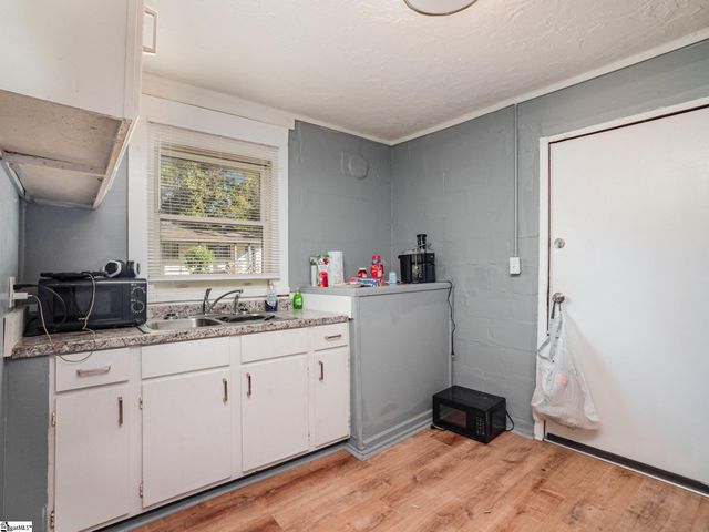 17 Bridwell Avenue, Greenville, SC 29607