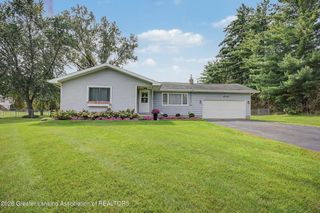 4045 S Pine Dell Drive, Lansing, MI 48911