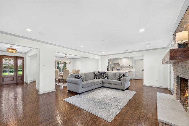 13834 Tanglewood Drive, Farmers Branch, TX 75234